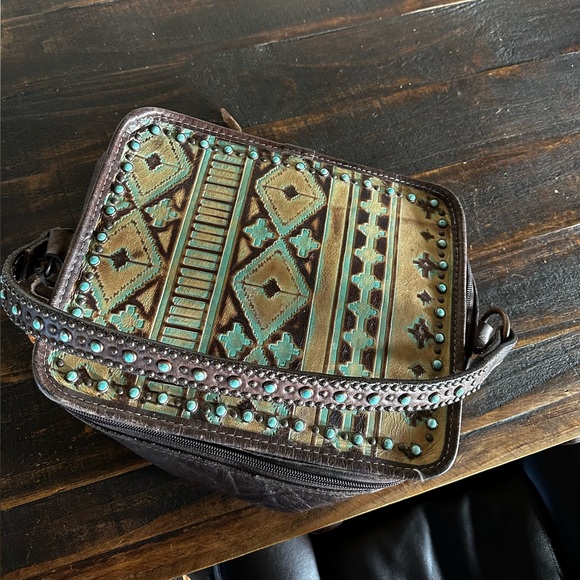 Double J Saddlery makeup tote. Large capacity! Used, but still in good condition - Picture 3 of 6